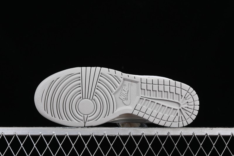 Nike Supreme x Nike SB Dunk Low Casual Skate Shoes in Beige Grey - RM2308-233