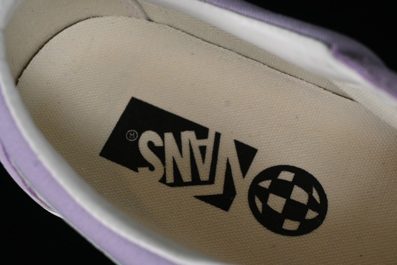 Vans Old Skool Reissue 136 Classic Low-Top Skate Shoes with Detachable Cushioned Insole and Crescent Toe Design - VN000MT6E3N