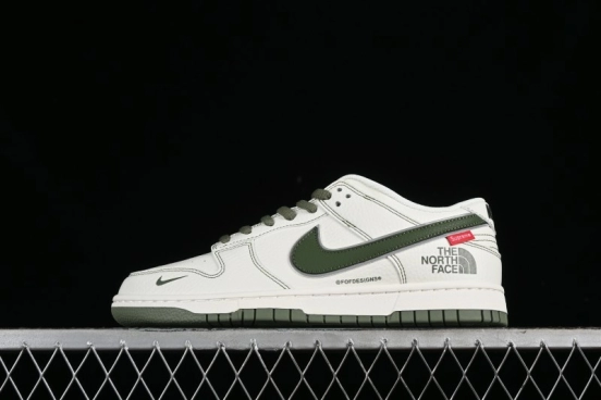 Nike SB Dunk Low Supreme x The North Face Casual Skateboarding Shoes - BM0234-505