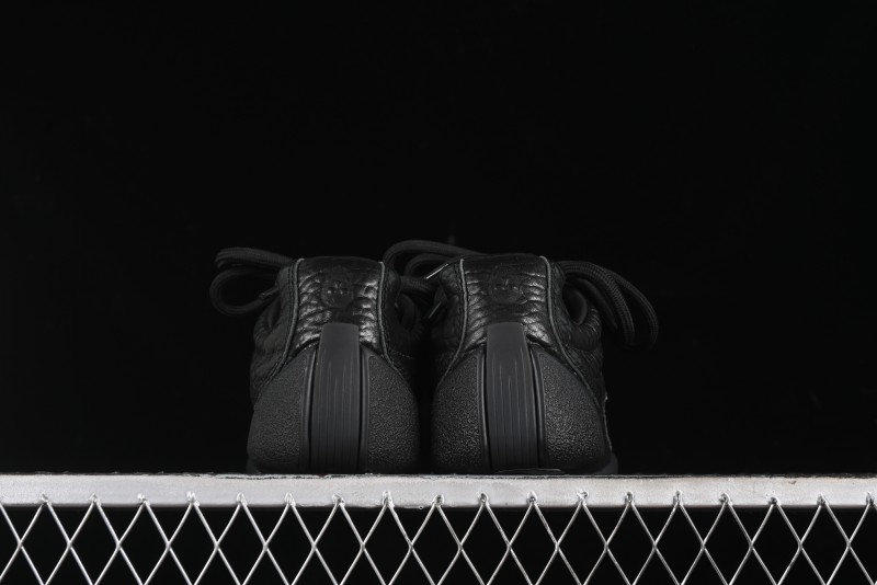 Alexander McQueen Flexion Retro Sneakers in Black with Diamond Grain Calfskin - 8.F6
