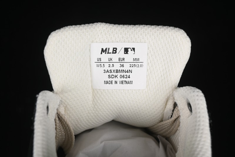 MLB Chunky Classic Base New York Yankees Lightweight Platform Casual Sneakers - 3ASXBMN4N50BKS
