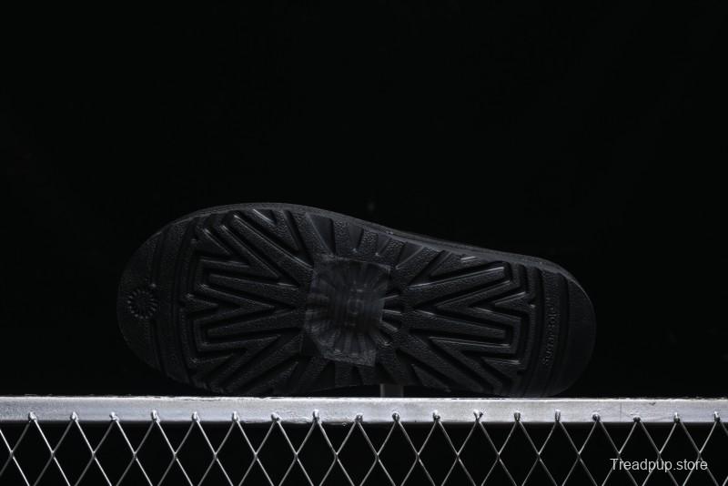 UGG Classic Mini II Snow Boots with TREADLITE Outsole - 5955