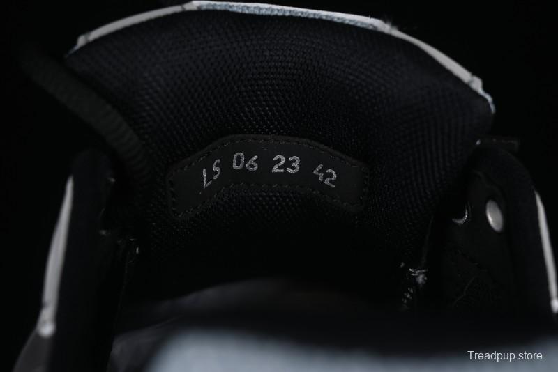 Dior B30 Sneakers with Reflective CD30 Logo and Lightweight Rubber Sole - CD30