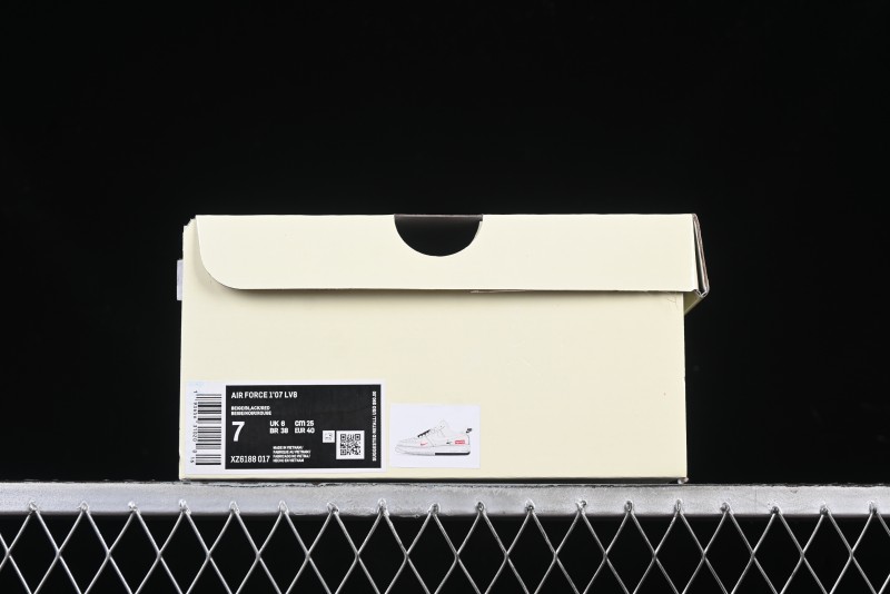 Nike Air Force 1 '07 Low Supreme Collaboration Casual Sneakers with Dual-Color Sole - XZ6188-017