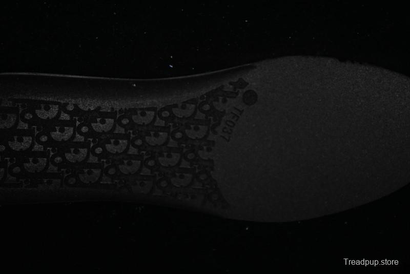 Dior B30 Sneakers with Reflective CD30 Logo and Lightweight Rubber Sole - CD30