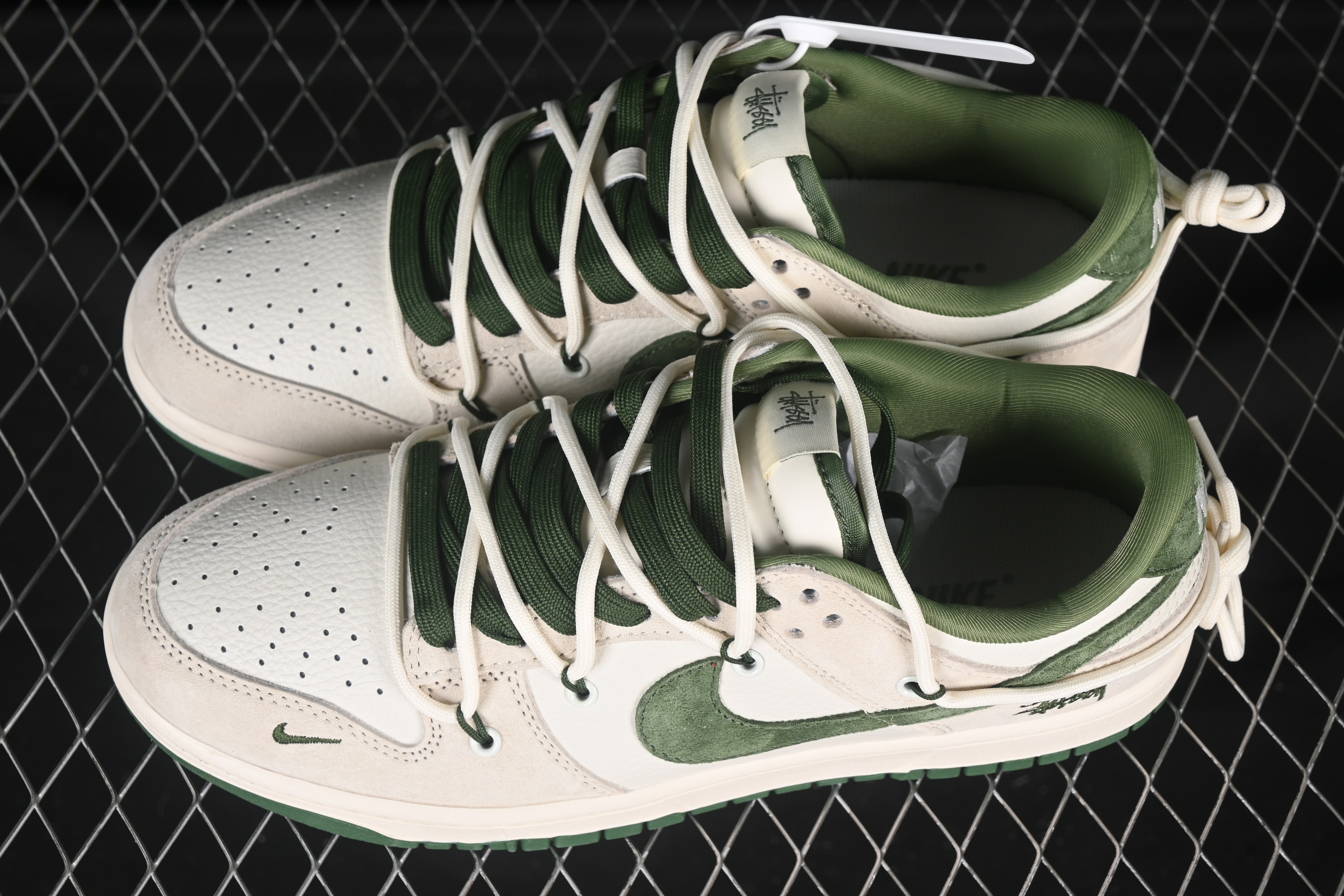 Nike SB Dunk Low Stussy Anniversary Custom Low-Top Skate Shoes - DM6868-094