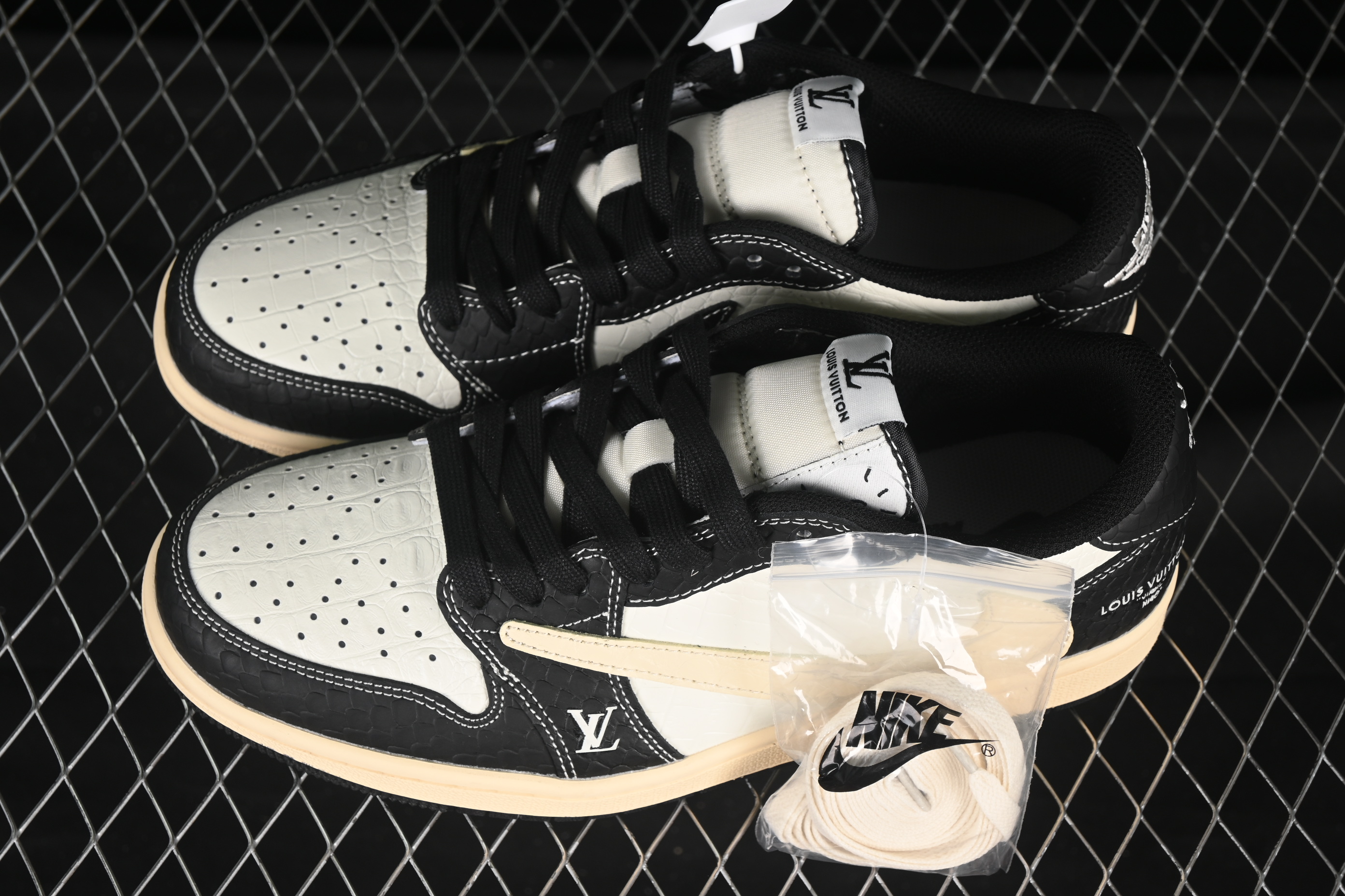 Nike Travis Scott x Fragment Design x Air Jordan 1 Low OG SP AJ1 LV Collaboration Black Beige Crocodile Texture Low-top Casual Sneakers - XX3168-152