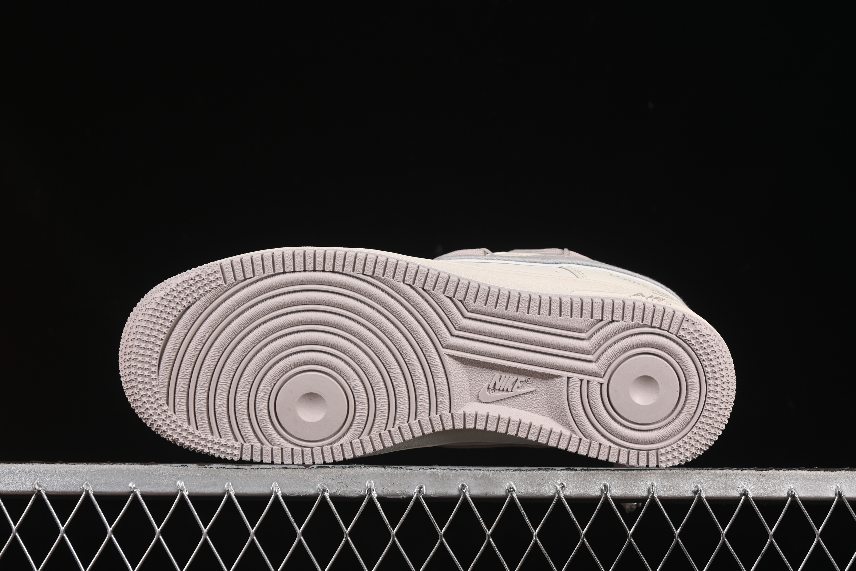 Nike Air Force 1'07 Low LV Collaboration Casual Sneakers with Full-Length Air Cushion - DM6868-095