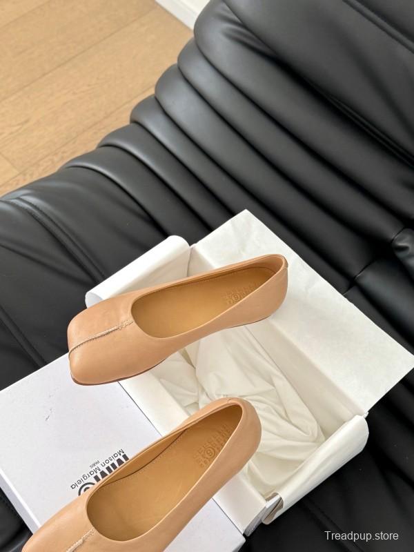 2025 Women MM6 Beige Leather Ballet Flat KFY00280