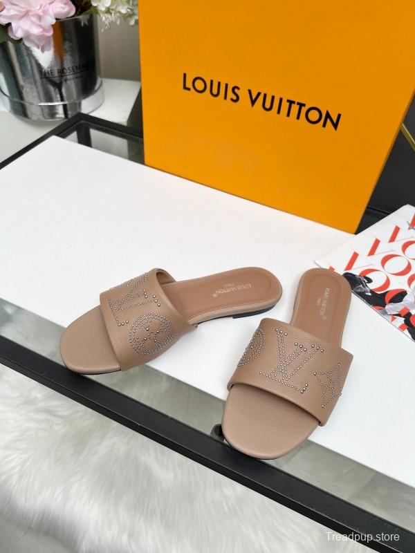 2025 Slippers Louis Vuitton Beige Leather Studded LY00200