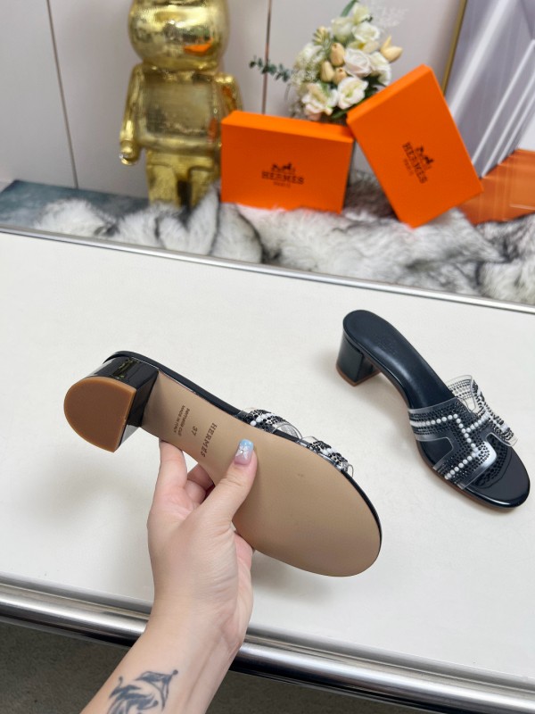2025 Women Hermès Black Leather Slippers H Pattern MJ00180