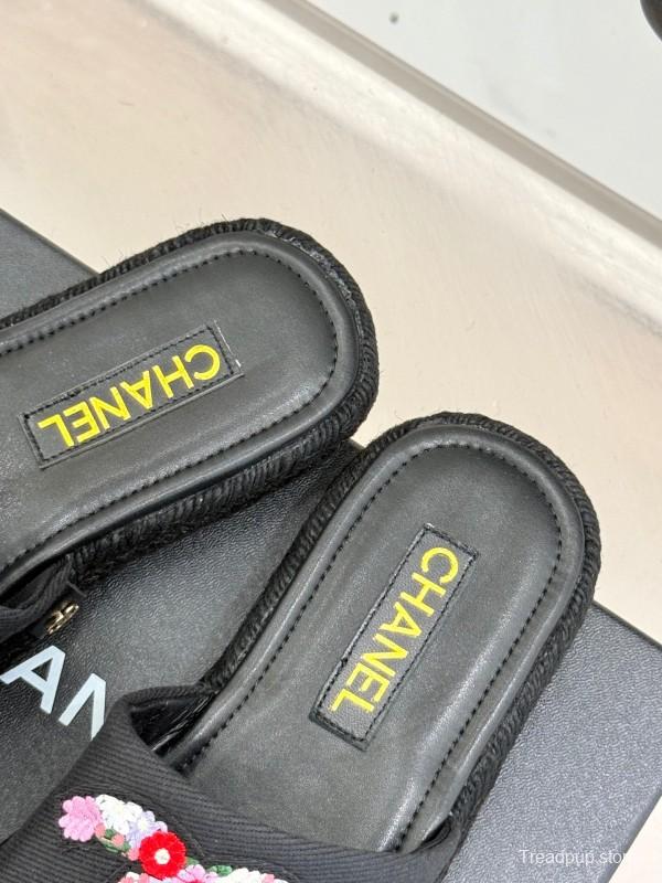 2025 Slippers Chanel Black Embroidered Fabric Slippers