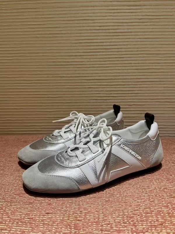 2025 Unisex Louis Vuitton White Silver Leather Sneakers LY00340