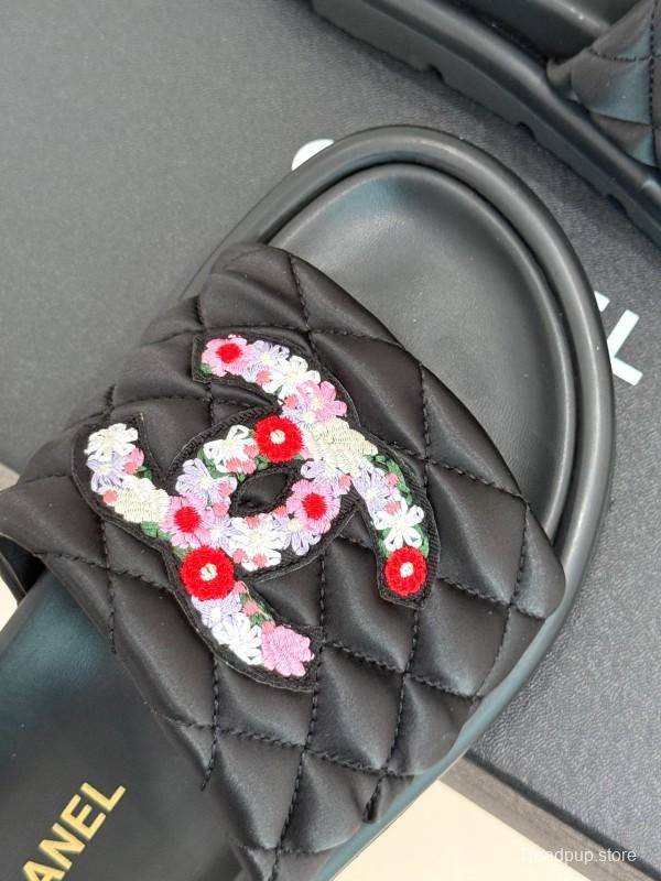 2025 Slippers Chanel Black Silk Women Slippers Embroidered KFY00260