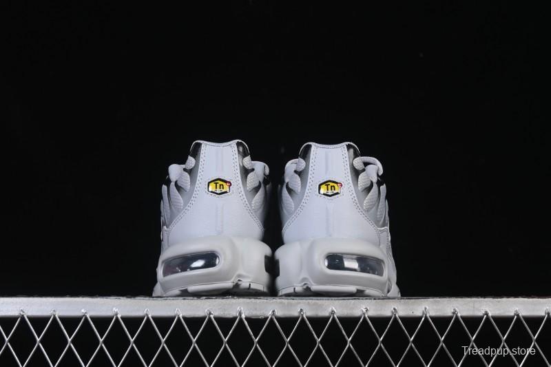 Nike Air Max Plus Retro Running Shoes with Air Cushion Technology - 852630-021