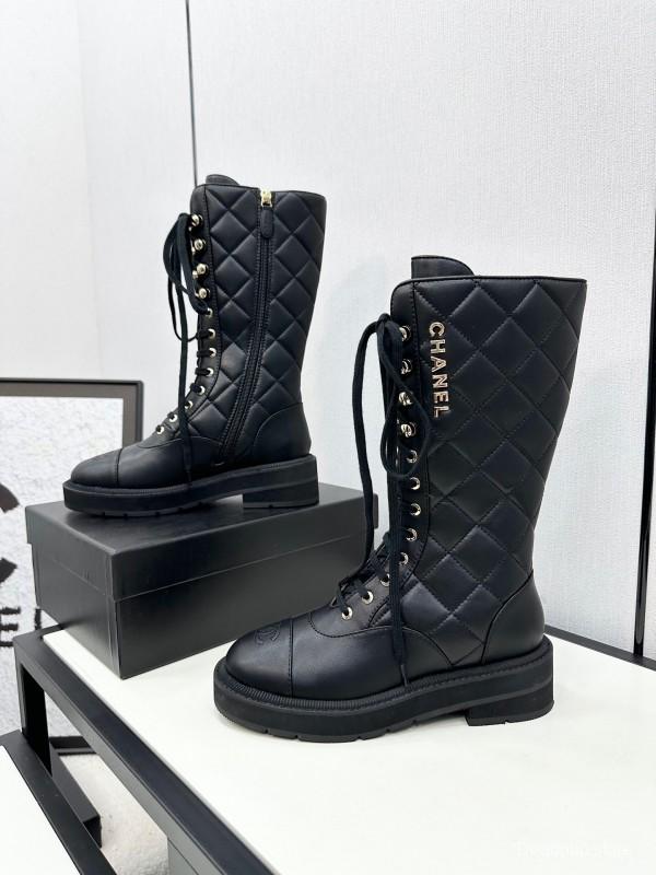 Chanel Fall/Winter Essential Short Boots with Rubber Foam Sole - LY00380