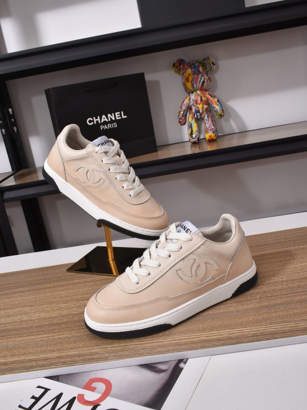 Chanel Classic Loafer with Gradient Logo and Platform Sole - KFY00350