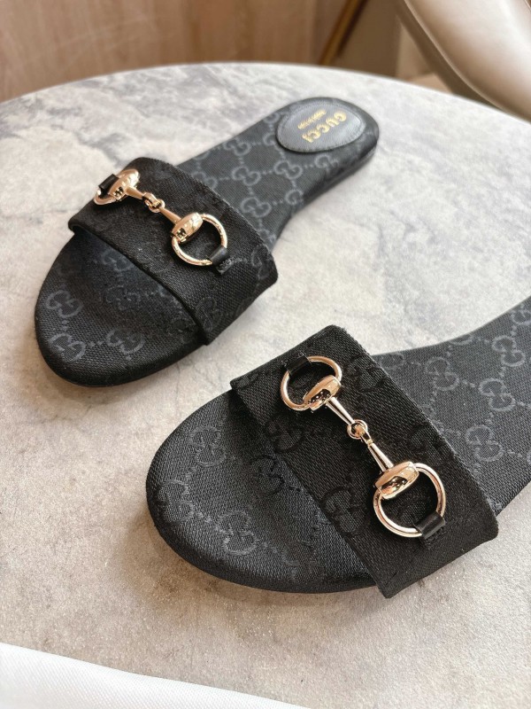 Gucci 2025/SS Leather Slide Sandals with Light Gold Hardware - LY00280