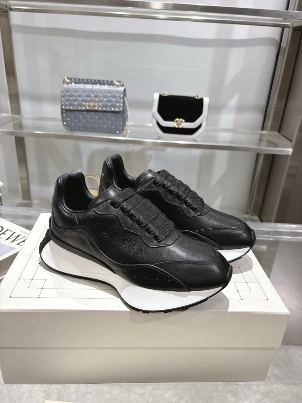 Alexander McQueen Sprint Unisex Sneakers with Seal Logo - LY00